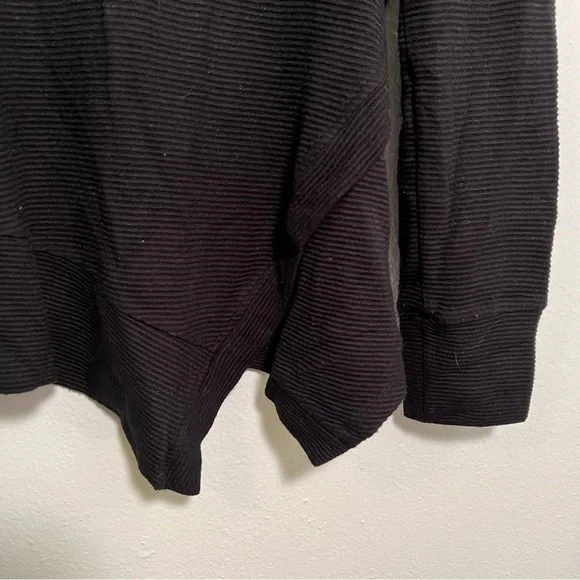 Red Haute Crewneck Sweater Black Asymmetric Hem M - Picture 4 of 8